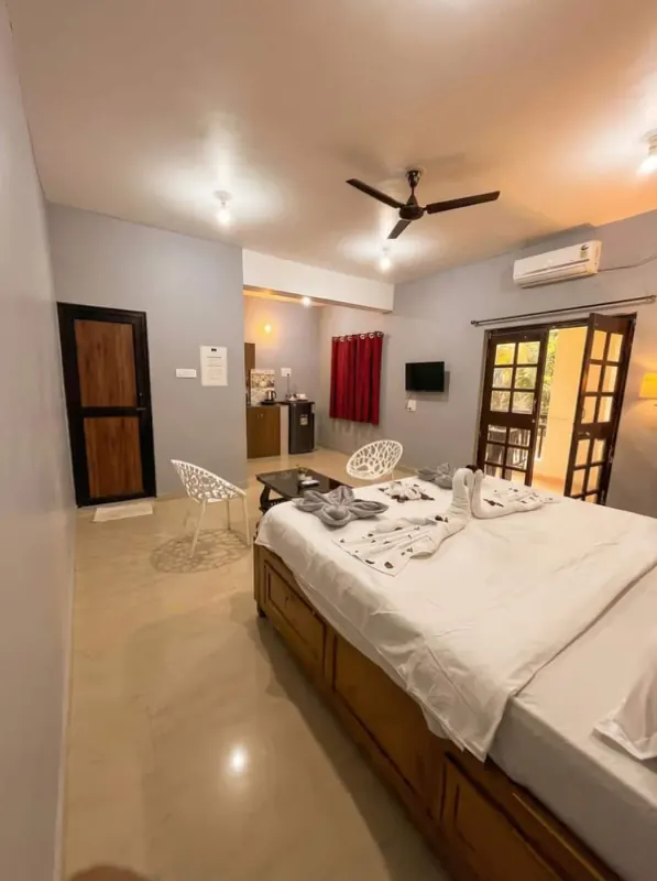 Studio with king bed and French doors
